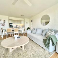 Surfrider - Beach front apartment with pool