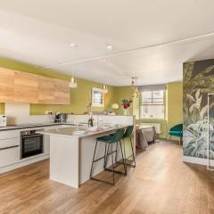 Shamrock, Bowness on Windermere, Superb one bedroom apartment with private parking
