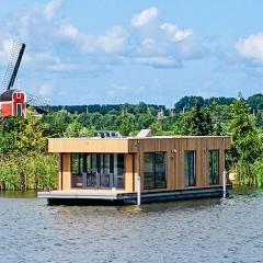 Surla houseboat "Aqua Zen" Kagerplassen with tender