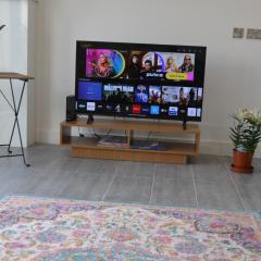 Lovely & Spacious 2-Bedroom Apartment with Balcony and Free Parking