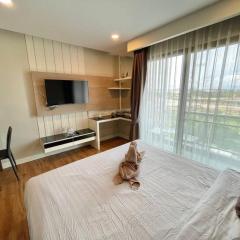 BACK & HIGH Studio in Dusit Grand Park