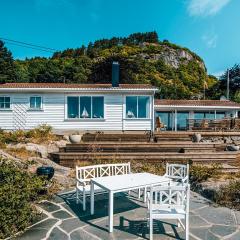 Awesome Home In Farsund With 3 Bedrooms And Wifi