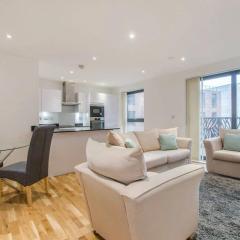 Modern Comfortable Apartment close to Canary Wharf, Stratford and Central London