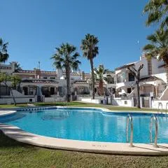 TOWNHOUSE 1 minute walk to Villamartin plaza