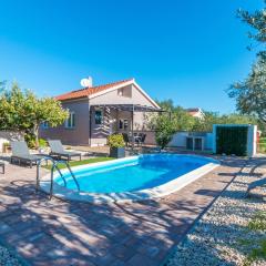 Awesome Home In Dobropoljana With 2 Bedrooms, Wifi And Private Swimming Pool