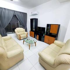 2-Storey Near Aeon Bukit Indah/ Legoland (6 paxs)