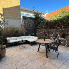 Spacious 1 bed flat in Hackney with patio garden