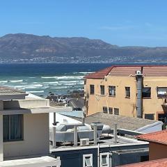 Muizenberg apartment 100m from beach