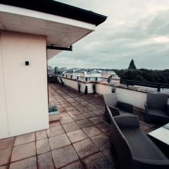 Lovely 4/BDR Penthouse w/ lovely views