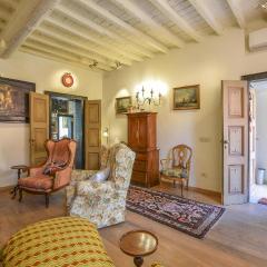 4 Bedroom Cozy Apartment In Mantova