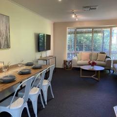 Yarra House - Comfortable 3 bedroom home close to everything!