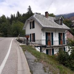 Maison du Guier 46 personne au coeur du massif