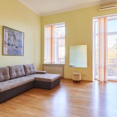 Просторі апартаменти, провулок Музейний 8Б