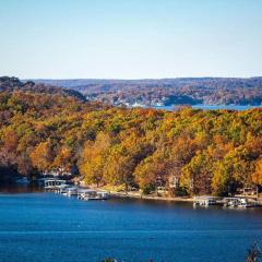 Loft , boat dock, 2 bedrooms , pet friendly