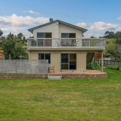 Hosts on the Coast Laze Away on Cook