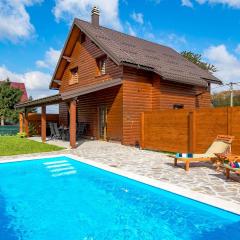 Stunning Home In Tuk Vojni With Outdoor Swimming Pool, 3 Bedrooms And Wifi