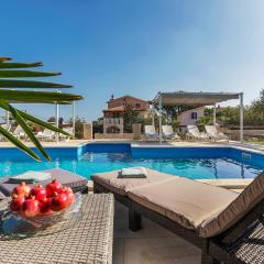 Gorgeous Apartment In Liznjan With Wifi