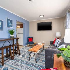 HEIRS LIVING : VOGUE - By Downtown . WFH . King Bed . Free Parking . Pet Friendly