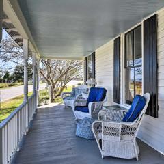 Cozy Currituck Home with Fire Pit near Ferry!