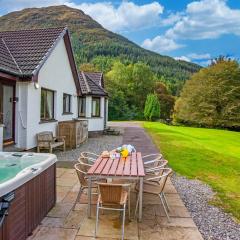 Wildwood Cottage with Hot Tub