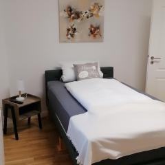 AufmLohr - Appartement mit 3 Schlafzimmern - in Leverkusen Hitdorf - Private Parkplätze vorhanden-