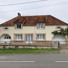 Lac De Lumiere. Relax with rural lakeside living