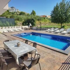 Villa La Famiglia with private heated pool