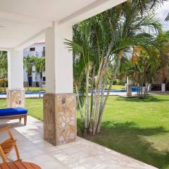 Golf Condo A1 F1: Nice view and access to the largest pool in Hacienda Iguana!