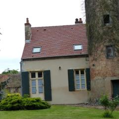 Gîte Dompierre-sur-Besbre, 4 pièces, 6 personnes - FR-1-489-112