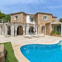 Villa Ginestra con piscina e giardino privato a 500 mt dal mare