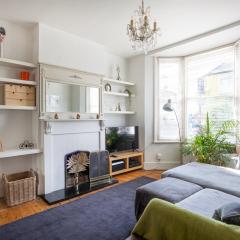 King BD, Spacious 4BD Victorian in Hove, 5 mins from Beach!