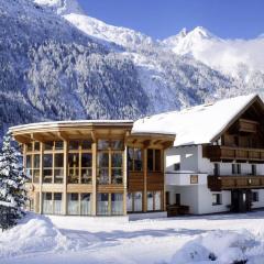 Apartment in Huben near Ski Slopes