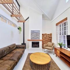 Historic home,light and airy,parking and courtyard