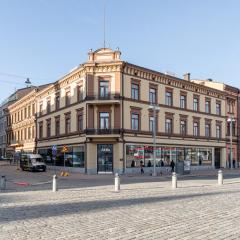 2ndhomes Tampere Luxurious "Keskustori" Apartment - Private Sauna & Great Location in a Historical Building