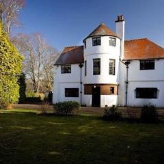 Unique Arts & Crafts Home in Auchterarder