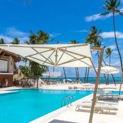 Family Getaway Apartment - Right On The Beach