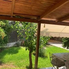 Ξυλινο σπίτι δίπλα στην θάλασσα