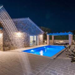 Stone Villa Gelosia Rustica with pool