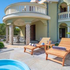 Charming Villa Rea with heated pool