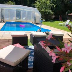 Chez Lilly & Cie 10 à 12 personnes avec sauna et piscine