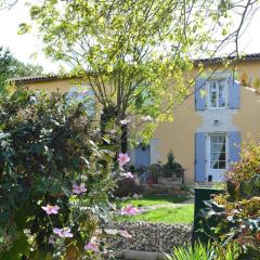 Gîte Saint-Genis-d'Hiersac, 3 pièces, 5 personnes - FR-1-653-189