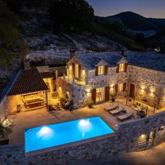 New Villa Ani! Traditional and luxurious 4-bedroom villa with heated pool and sea views