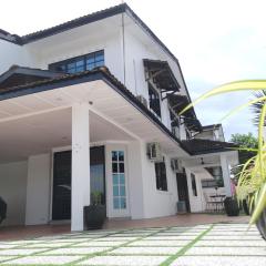 Jb City 5 Bedroom semi-d Near ksl,mid valley ,berjaya waterfront