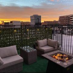 Luxury 3BR Spacious Suite Sleeps 8 Guests with Patio, Skyline View, Optional Parking and Gym Access Near McCormick Place and Lakefront