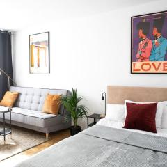 oompH Warsaw Center Well Designed Apartment with Balcony
