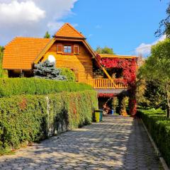 Holiday Home Grga with Jacuzzi and Swimming Pool