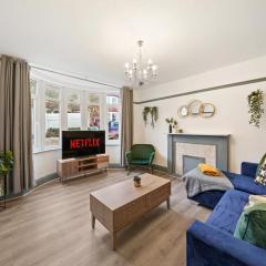 Stylish 4 Bed House in Nottingham - sleeps 15