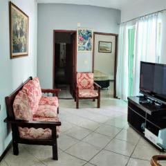 Apto 2 quartos com AR Cond, prédio frente p/ praia