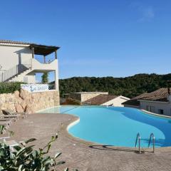 Residence con piscina a 4 km da Baja Sardinia