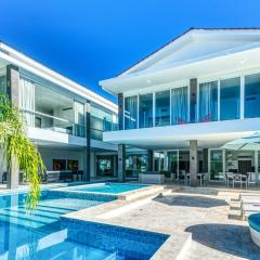 Modern Brand New Villa with Pool, Jacuzzi, Chef at Cocotal Golf & Country Club